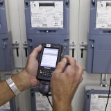 D'ici 2029, la ville de Zurich va installer dans les bâtiments 300'000 compteurs électriques numériques intelligents. Le relevé manuel des compteurs va ainsi disparaître progressivement. KEYSTONE/GAETAN BALLY